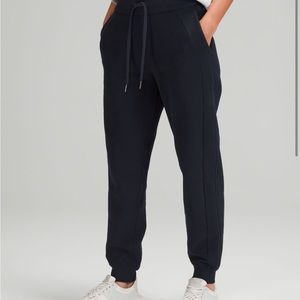 Lululemon Scuba Joggers - Maroon - Size 4